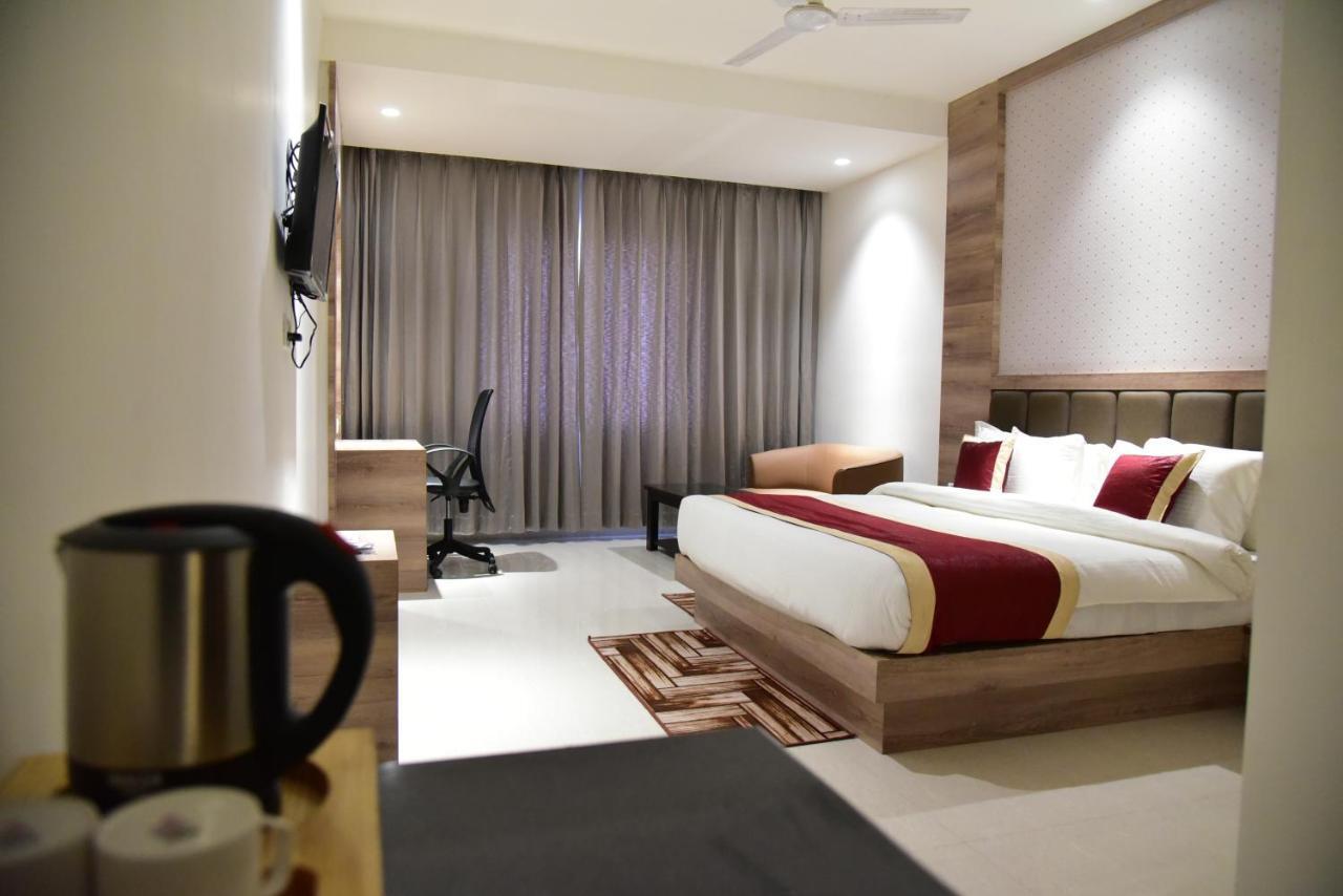 Hotel Crystal Grand Haldwāni 외부 사진