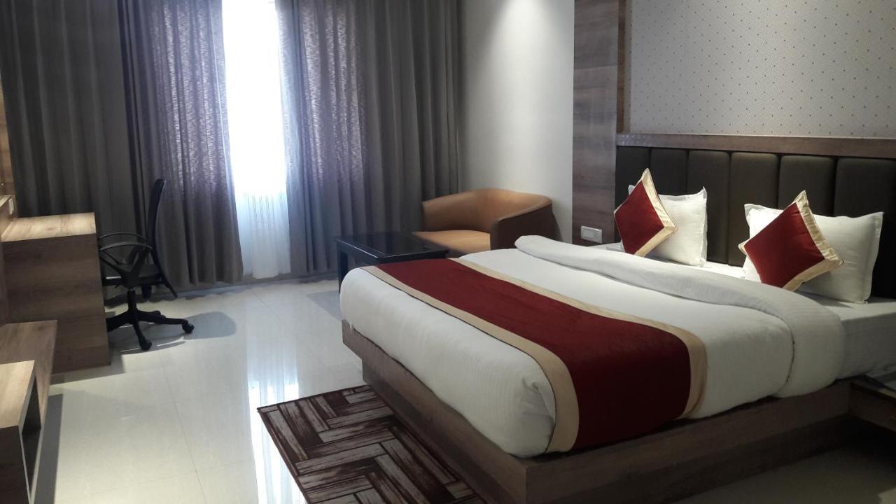 Hotel Crystal Grand Haldwāni 외부 사진