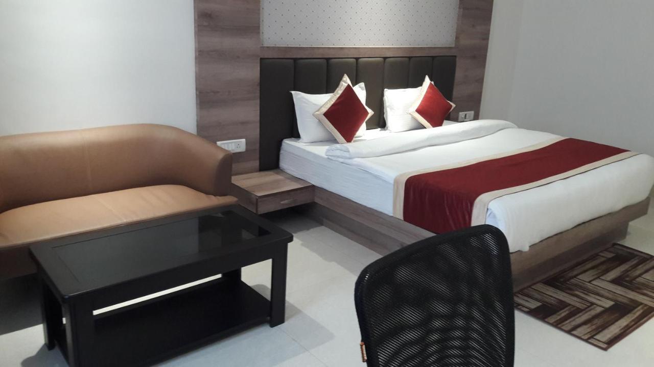 Hotel Crystal Grand Haldwāni 외부 사진