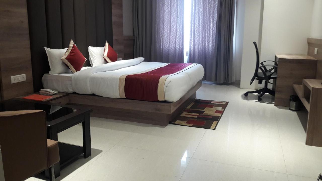 Hotel Crystal Grand Haldwāni 외부 사진